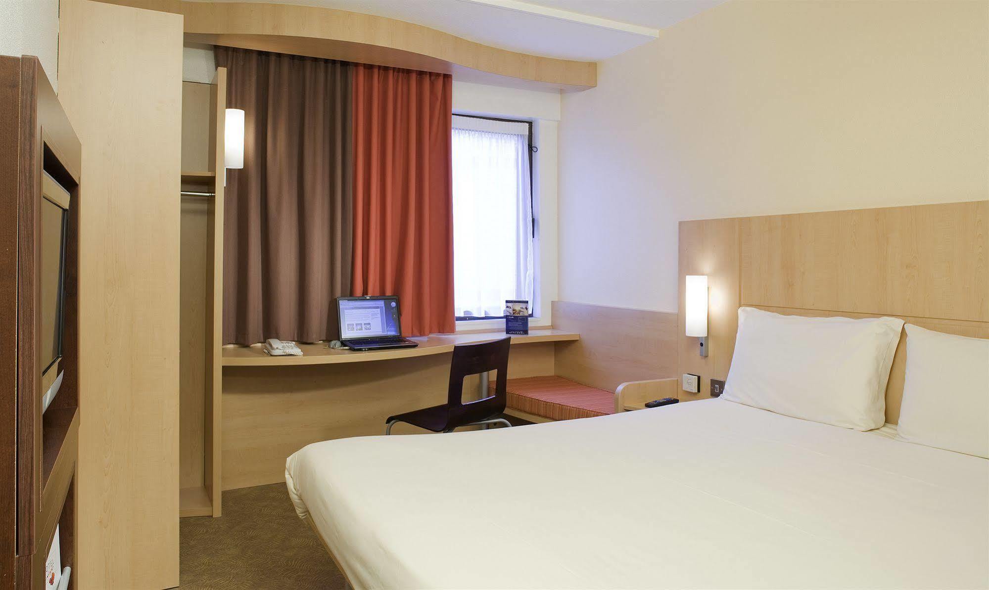 Hotel Ibis London Heathrow Airport Hillingdon Esterno foto
